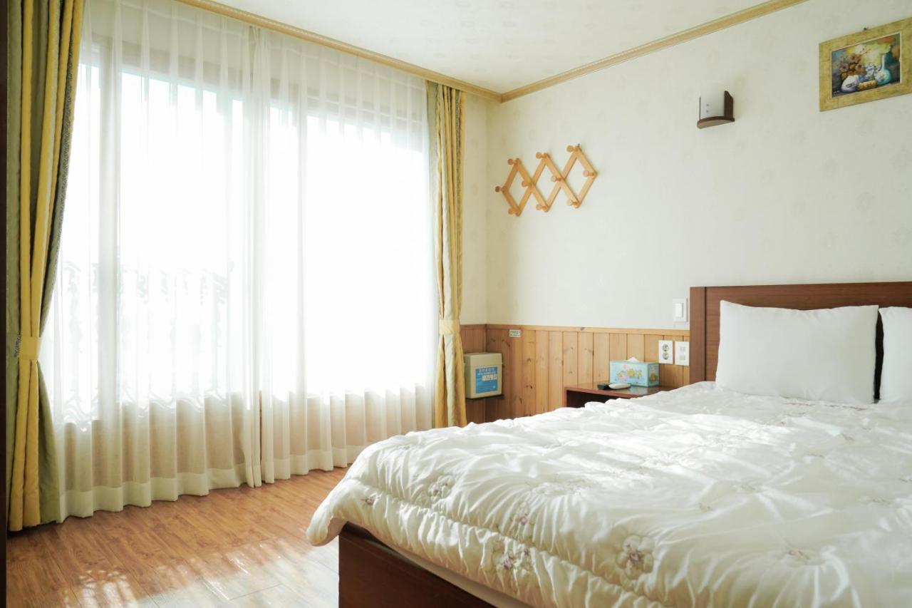 Jungmun Haesung Parktel Villa Szogüpho Kültér fotó